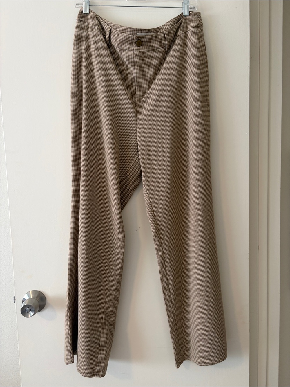 Mod Ref Women's Wide-Leg Pants in Light Brown Houndstooth